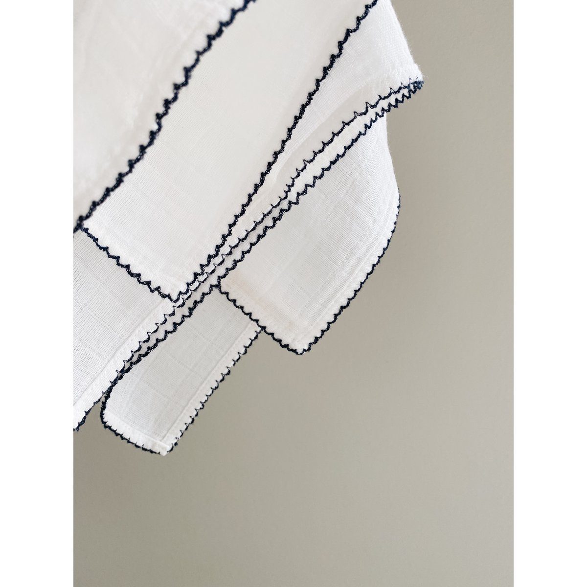 Bobbi Balloon Mousseline met gehaakte bies - marineblauw