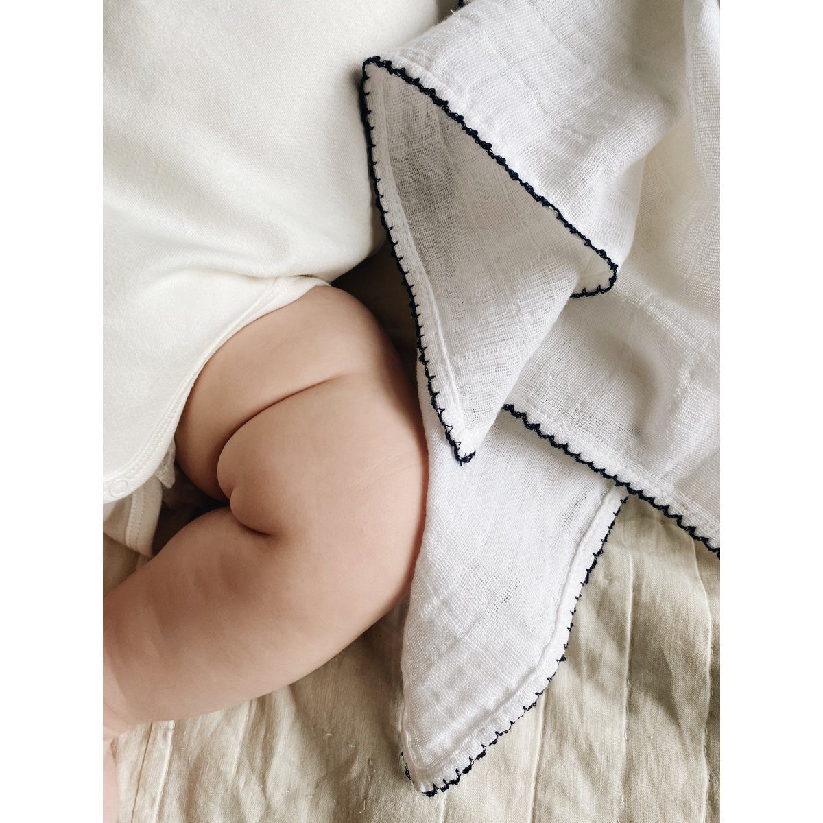 Bobbi Balloon Mousseline met gehaakte bies - marineblauw - Afbeelding 8