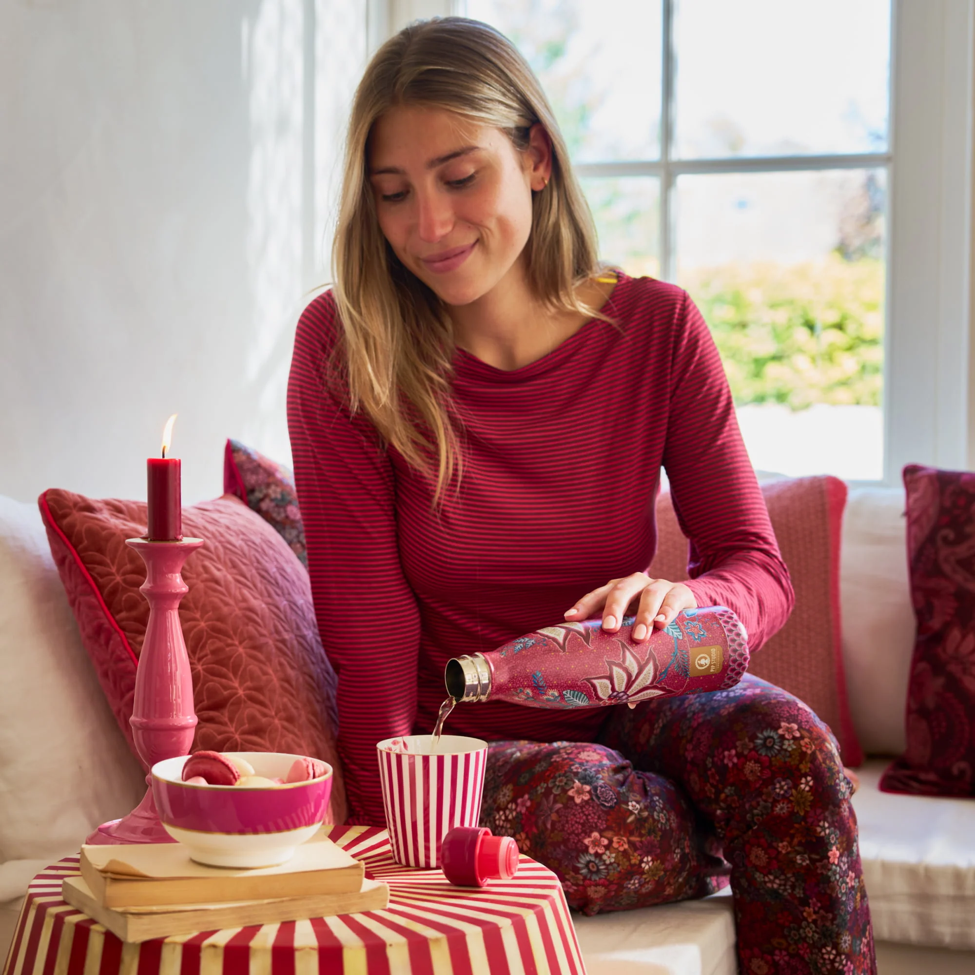 IZY Bottle – Pip Studio Flower Festival (Roze) 500ML